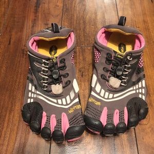 Vibrant five finger shoes